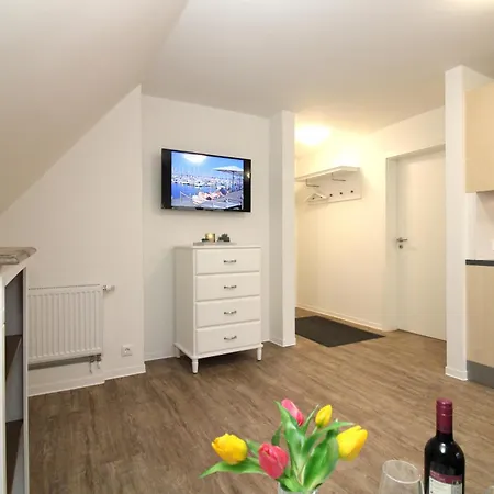 Am Haus 2 3 4*