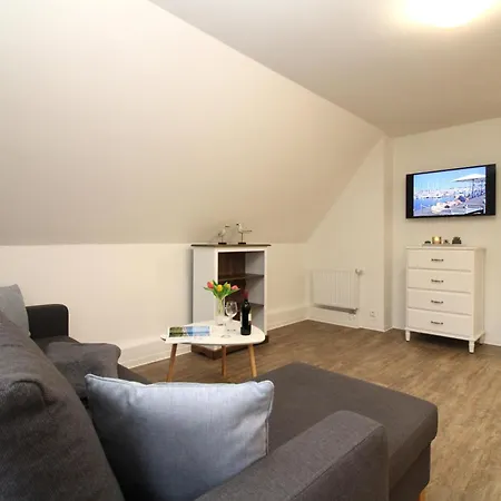 Am Haus 2 3