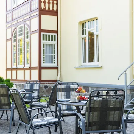 Am Haus 2 3